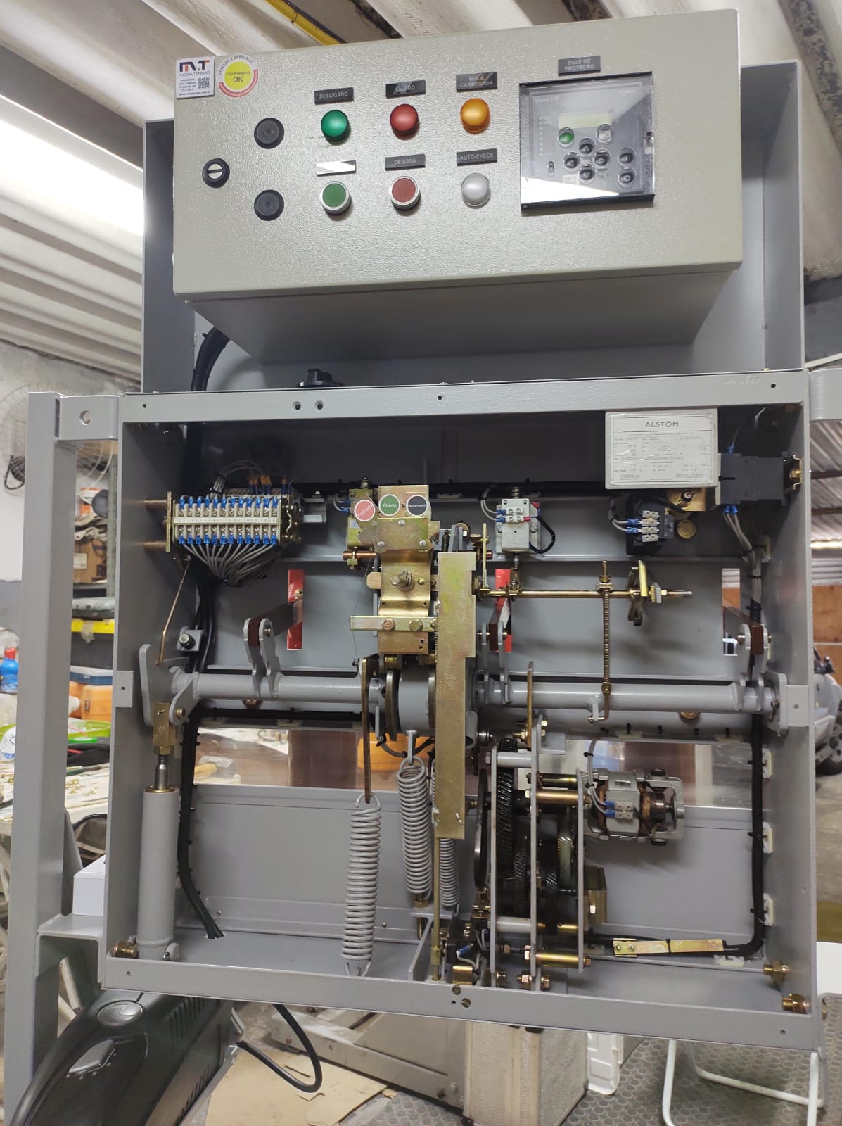 Teste aplicado em conjunto elétrico industrial